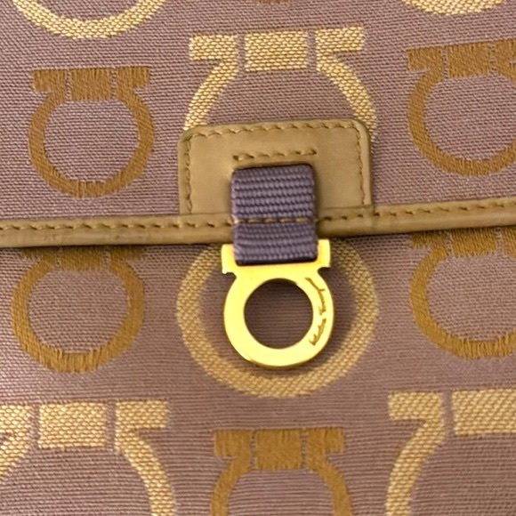 Authentic Salvatore Ferragamo wallet - Picture 4 of 14